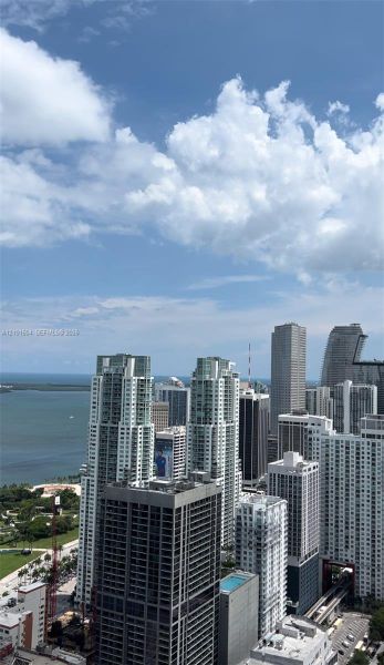 Condo located in Miami, FL showcasing its design and architecture (Image 15).