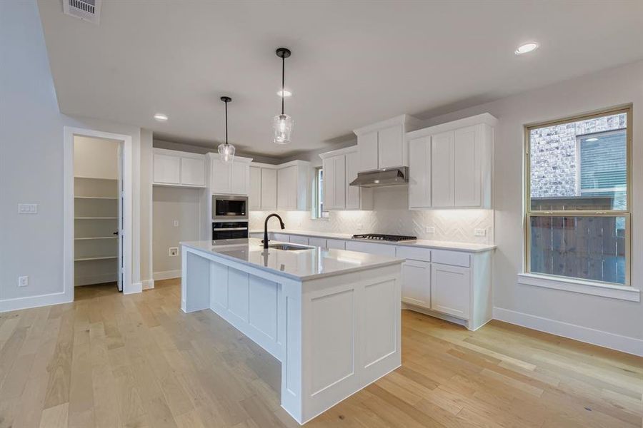Furnished interior view inside a new home in Hillstead, Lavon (Image 8).