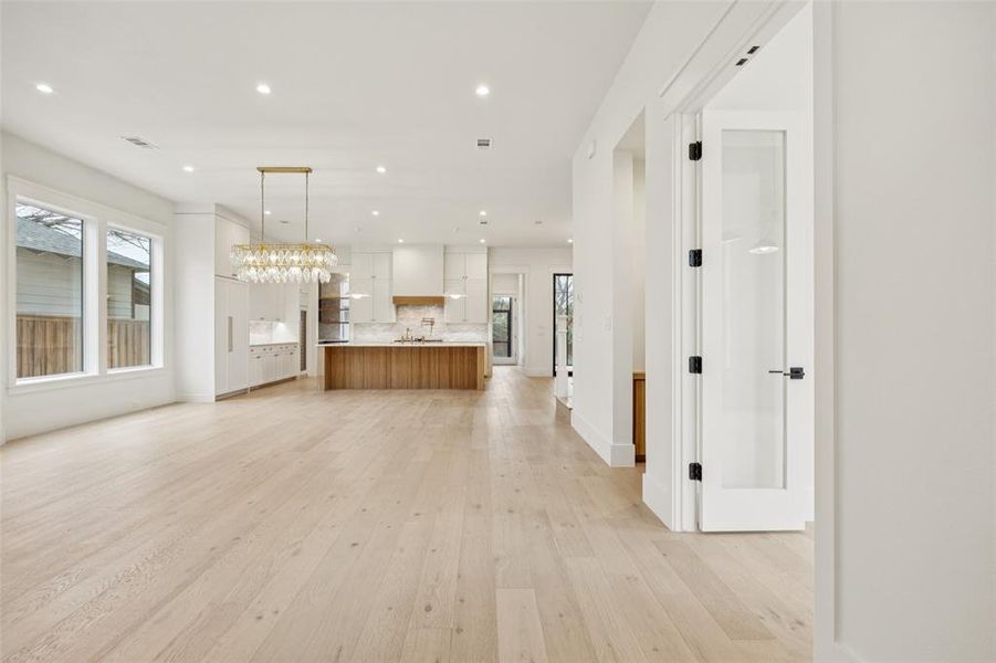 Spacious, unfurnished interior of a new home in , Dallas (Image 30).