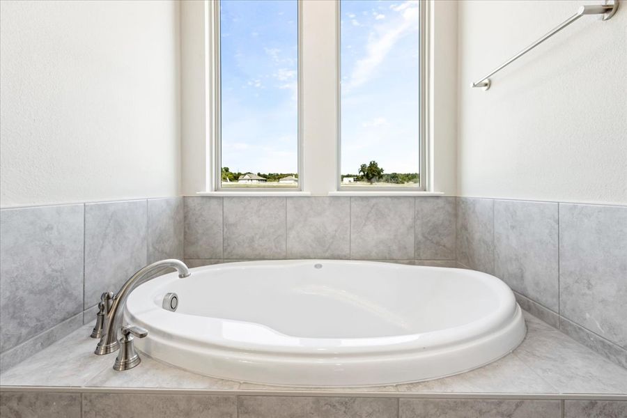 Representative furnished interior of a home built from the The Sapphire Ranch II by Doug Parr Custom Homes in Spring Valley Ranch, Paradise (Image 9).