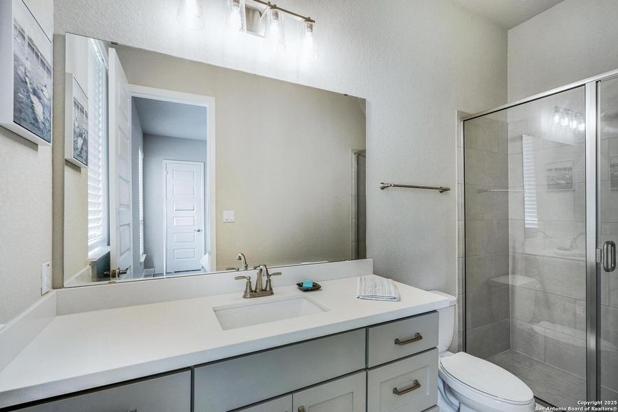 Furnished interior view inside a new home in Balcones Creek 70', Boerne (Image 39).