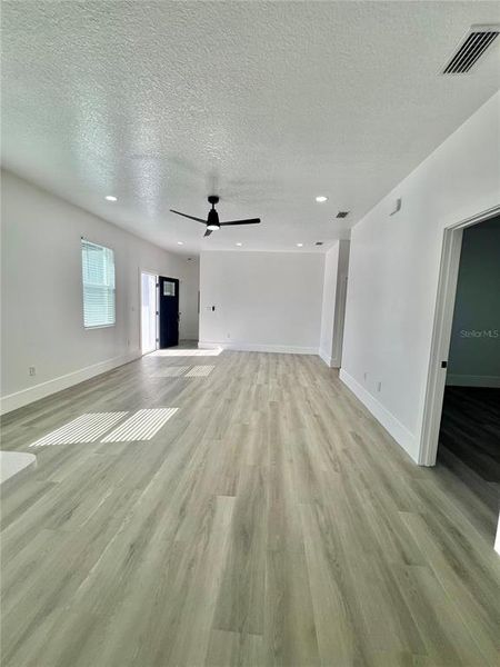 Spacious, unfurnished interior of a new home in , Tampa (Image 49).