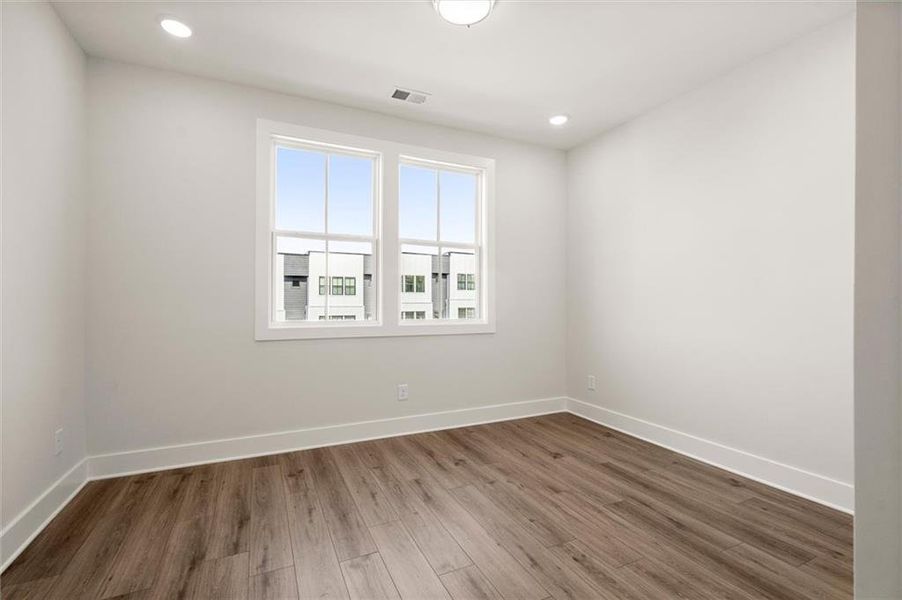 Spacious, unfurnished interior of a new home in , Alpharetta (Image 32).