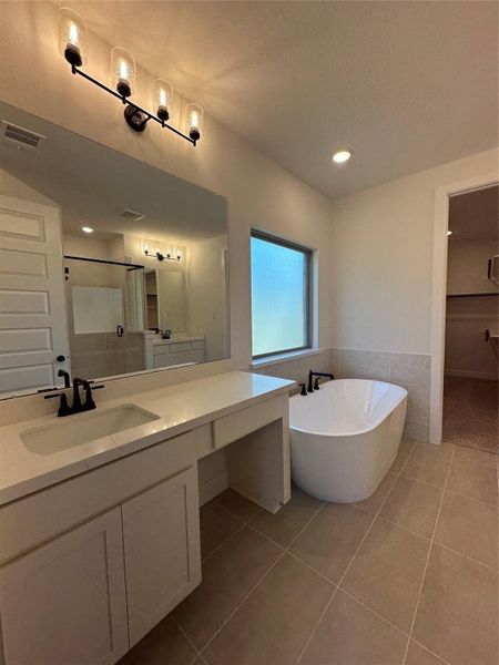 Furnished interior view inside a new home in Cross Creek West, Fulshear (Image 9).