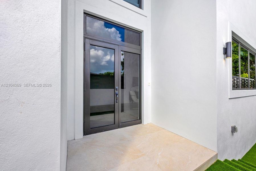 Exterior details and patio area of a home in , Miami (Image 25).
