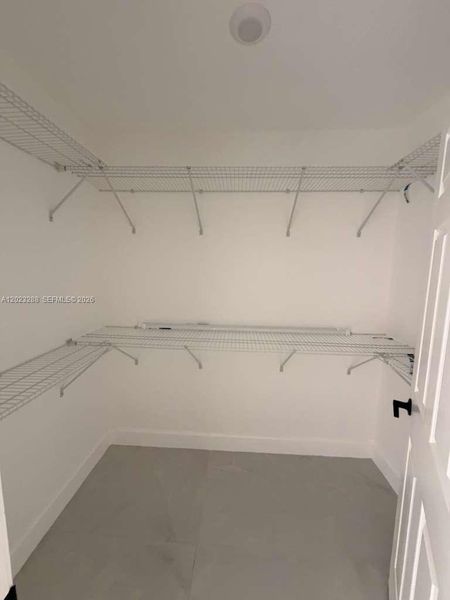 Spacious, unfurnished interior of a new home in , Vero Beach (Image 13).