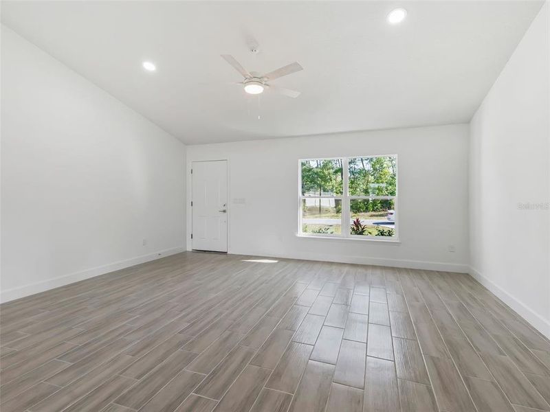 Spacious, unfurnished interior of a new home in , Ocala (Image 17).