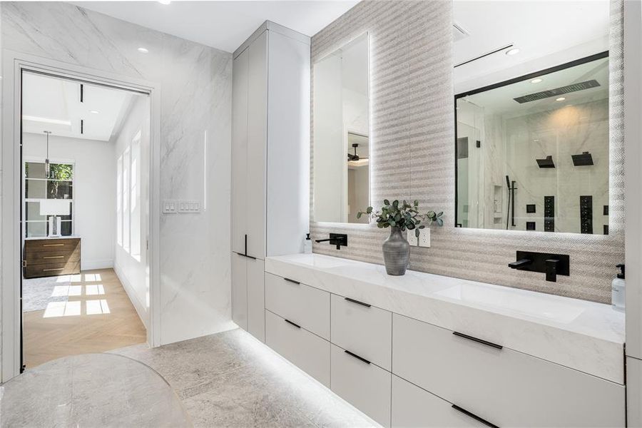 Furnished interior view inside a new home in , Dallas (Image 17).