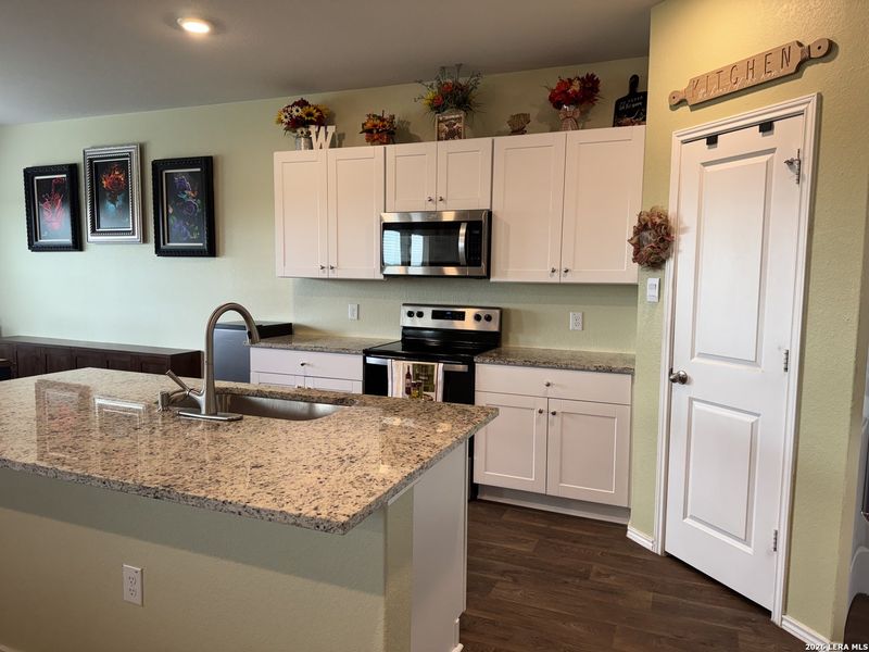 Furnished interior view inside a new home in Winding Creek, New Braunfels (Image 15). Furnished interior view inside a new home in Winding Creek, New Braunfels (Image 15).