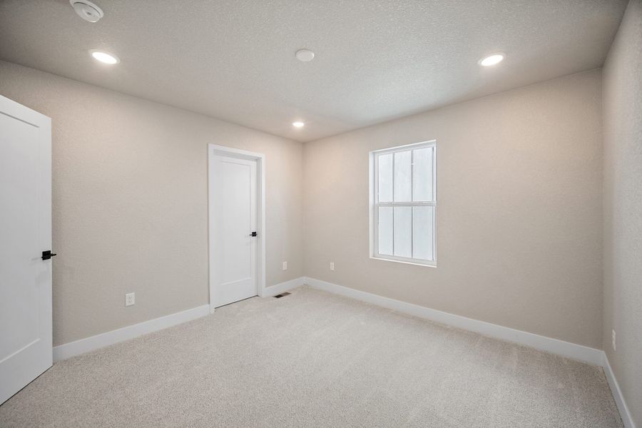 Spacious, unfurnished interior of a new home in Pony Park, Colorado Springs (Image 32).