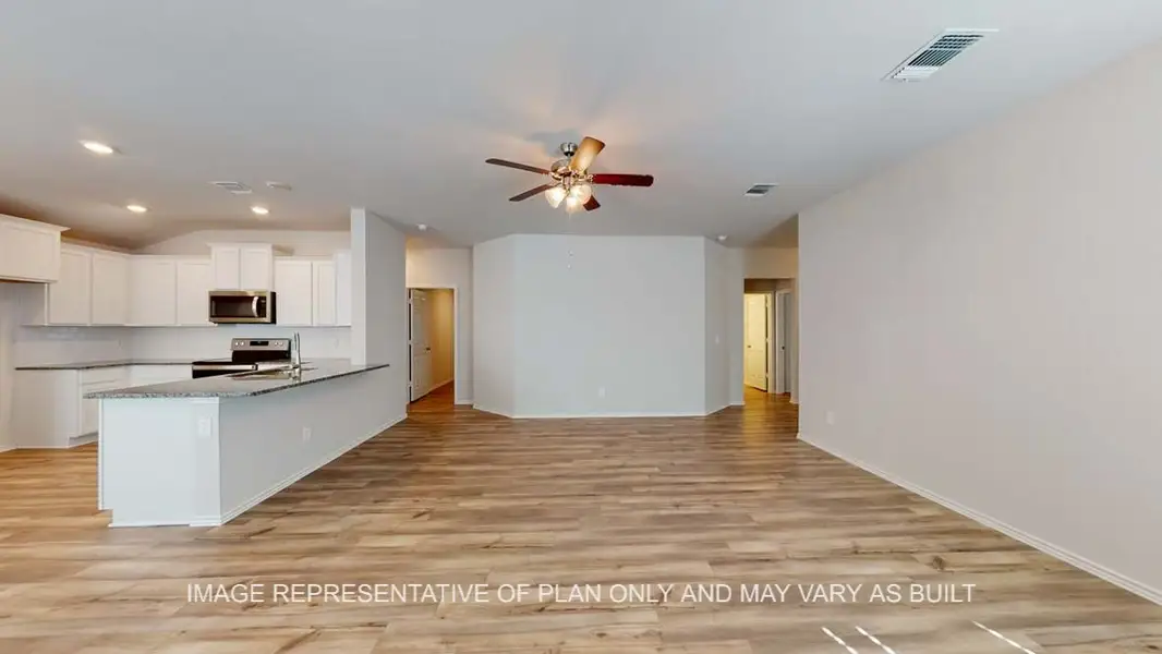 Spacious, unfurnished interior of a new home in Three Creeks - Colt Creek, Belton (Image 13).