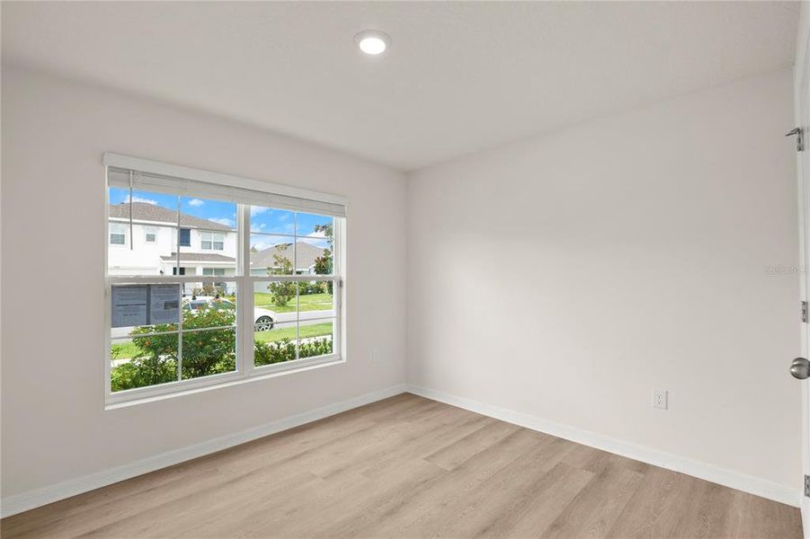 Spacious, unfurnished interior of a new home in Abbott Park, Zephyrhills (Image 15).
