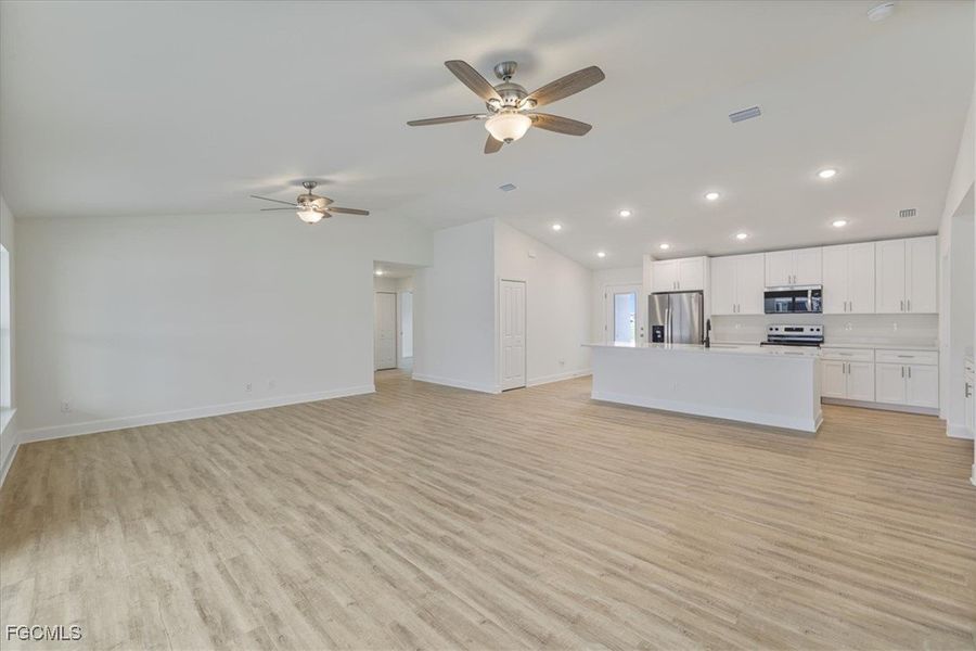 Spacious, unfurnished interior of a new home in Cape Coral, Cape Coral (Image 14).