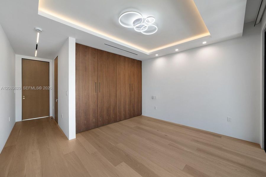 Spacious, unfurnished interior of a new home in , Miami Beach (Image 41).