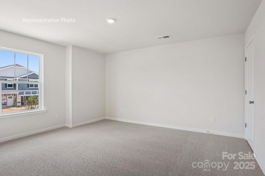 Spacious, unfurnished interior of a new home in Calvin Creek, Troutman (Image 26).