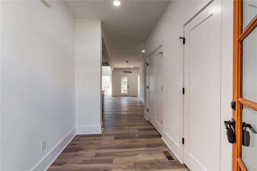 Spacious, unfurnished interior of a new home in , Gainesville (Image 36).