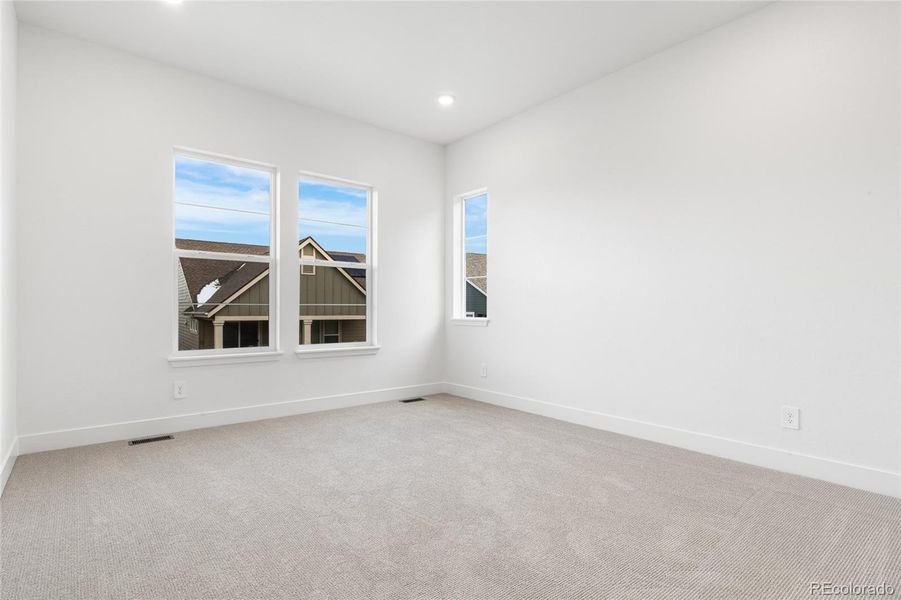 Spacious, unfurnished interior of a new home in Hilltop at Inspiration, Aurora (Image 15).