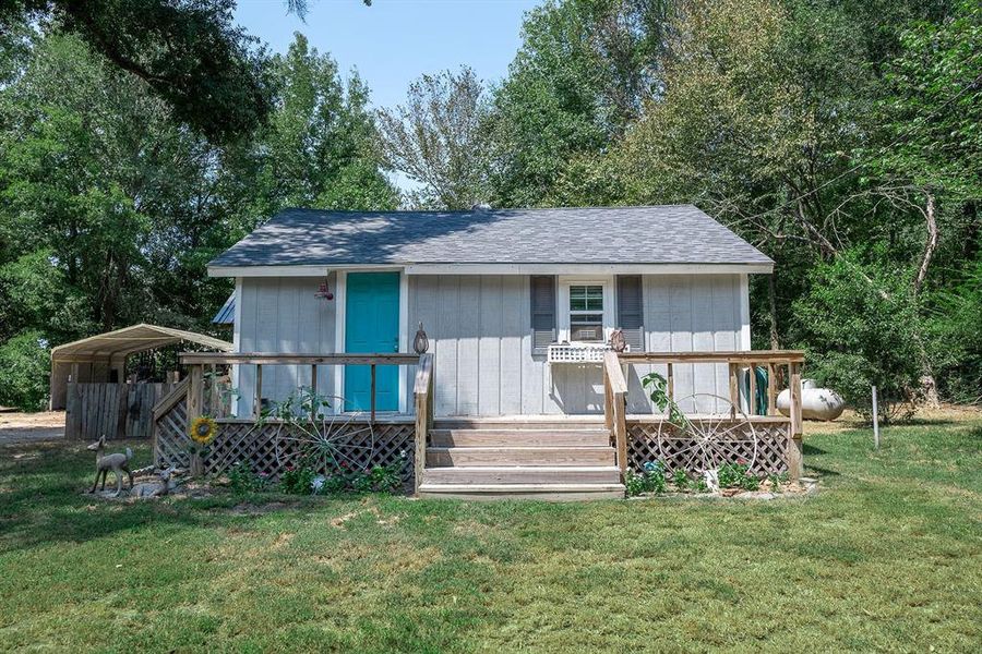 Exterior details and patio area of a home in , Winnsboro (Image 11).