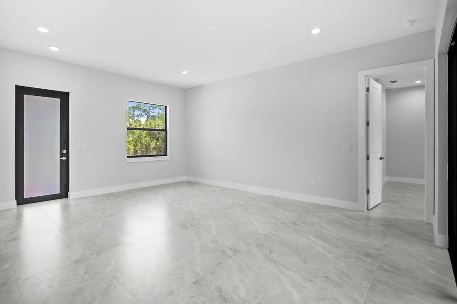 Spacious, unfurnished interior of a new home in , Port Charlotte (Image 36). Spacious, unfurnished interior of a new home in , Port Charlotte (Image 36).