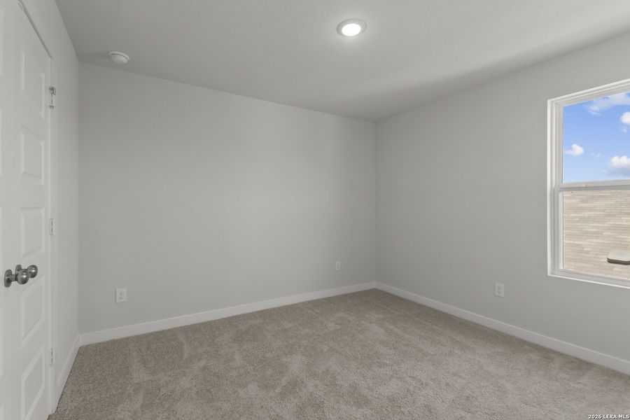 Spacious, unfurnished interior of a new home in Hacienda, San Antonio (Image 23).
