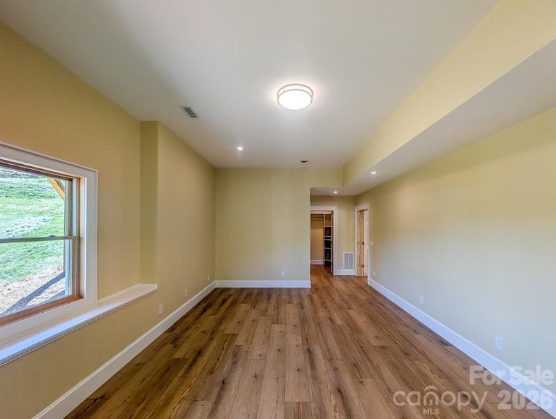 Spacious, unfurnished interior of a new home in , Burnsville (Image 9).