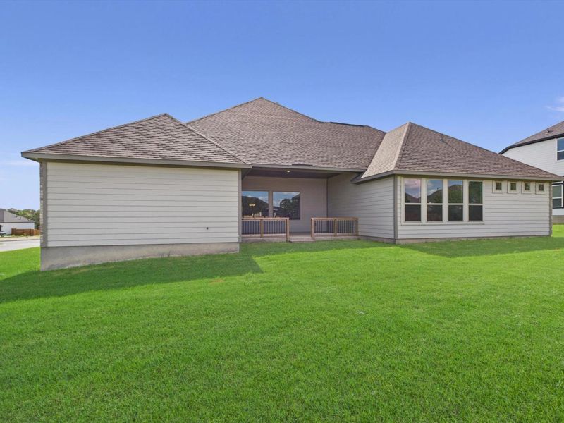 Exterior details and patio area of a home in Potranco Oaks, Castroville (Image 27).