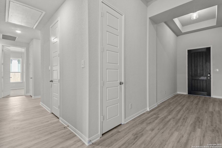 Spacious, unfurnished interior of a new home in Stillwater Ranch 60', San Antonio (Image 33).