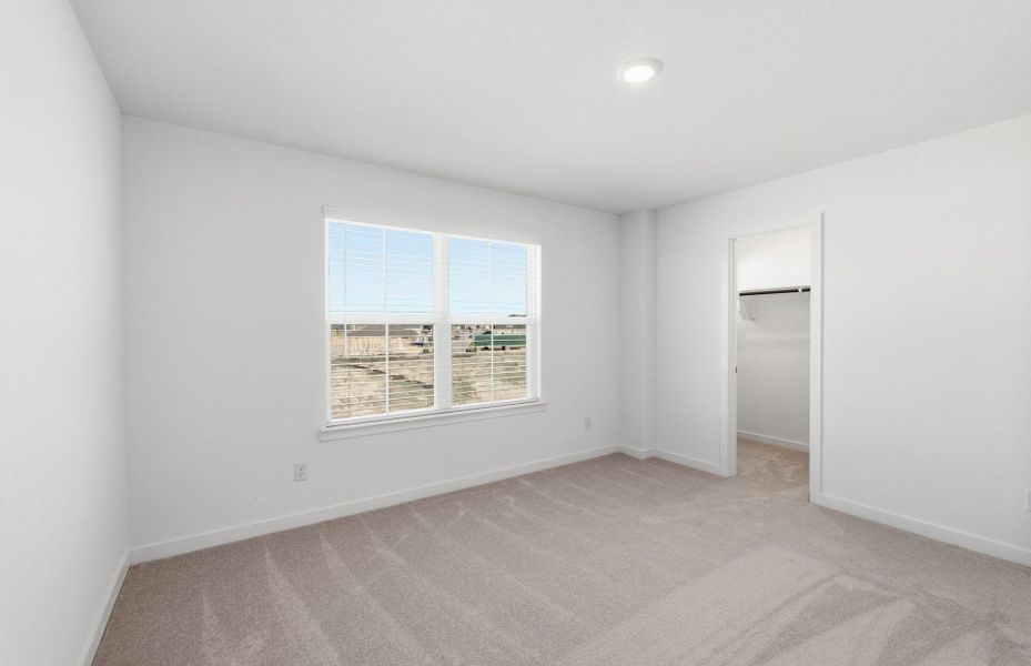 Spacious, unfurnished interior of a new home in Sunfield, Buda (Image 34).
