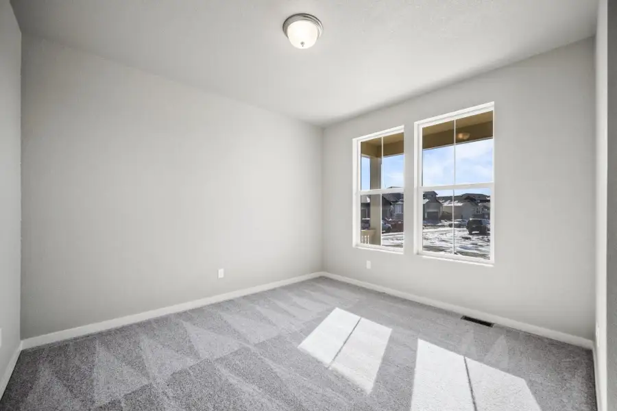 Spacious, unfurnished interior of a new home in The Glen, Colorado Springs (Image 12).