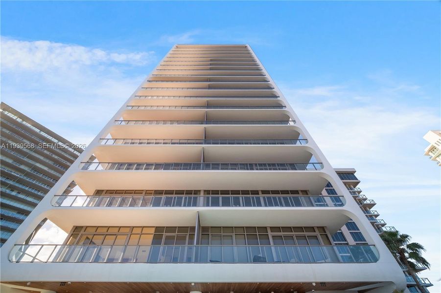 Condo located in Miami, FL showcasing its design and architecture (Image 38).