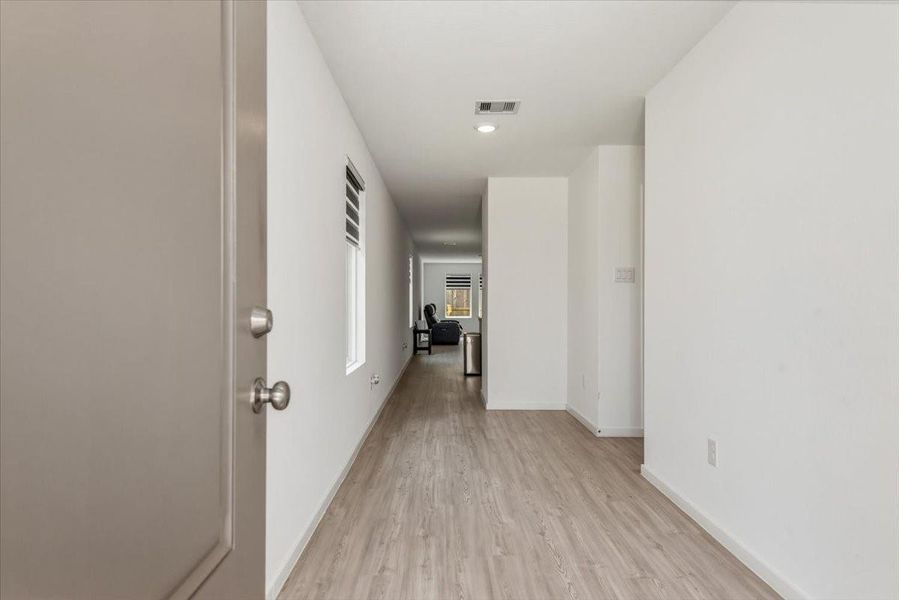 Spacious, unfurnished interior of a new home in Tavola, New Caney (Image 19).