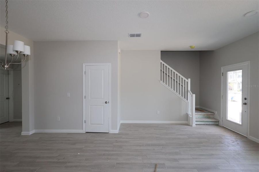 Spacious, unfurnished interior of a new home in Center Lake on the Park, St. Cloud (Image 9).