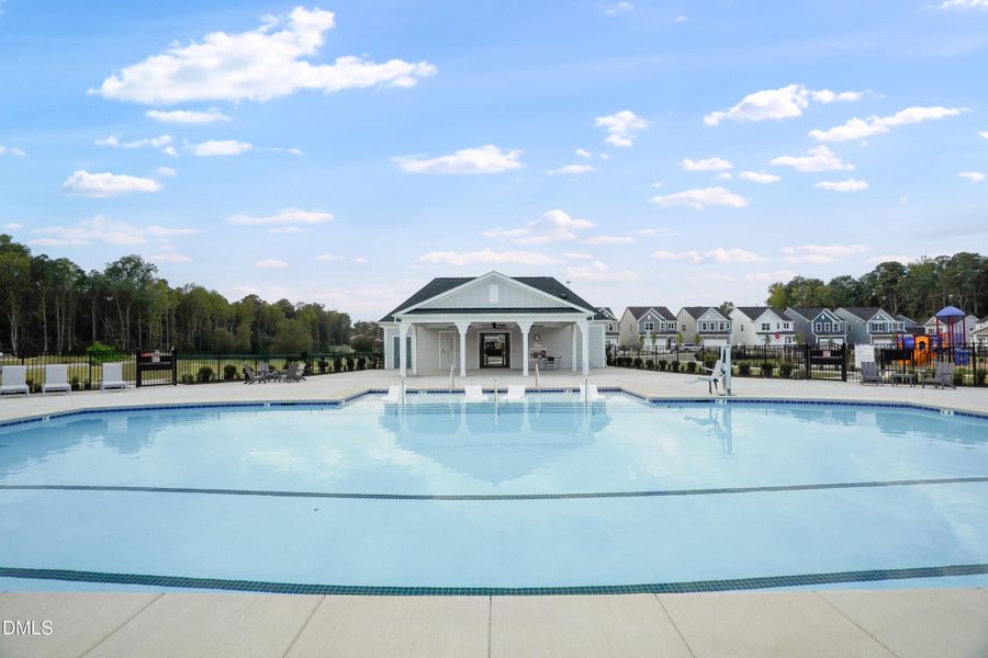 SUN_CaydenCove_Pic_Pool_08