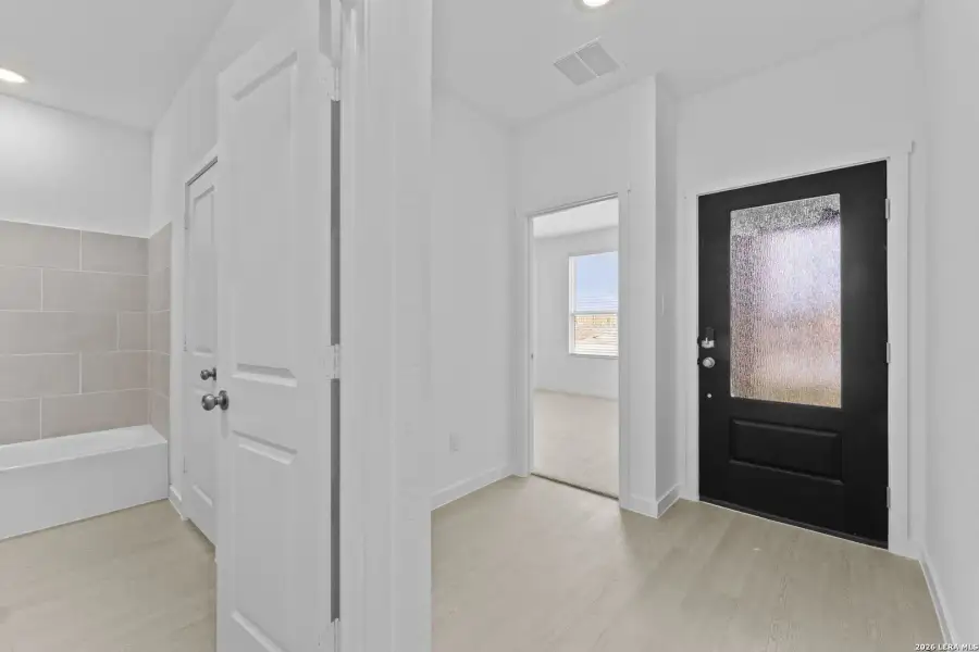 Spacious, unfurnished interior of a new home in Brookmill, San Antonio (Image 31).