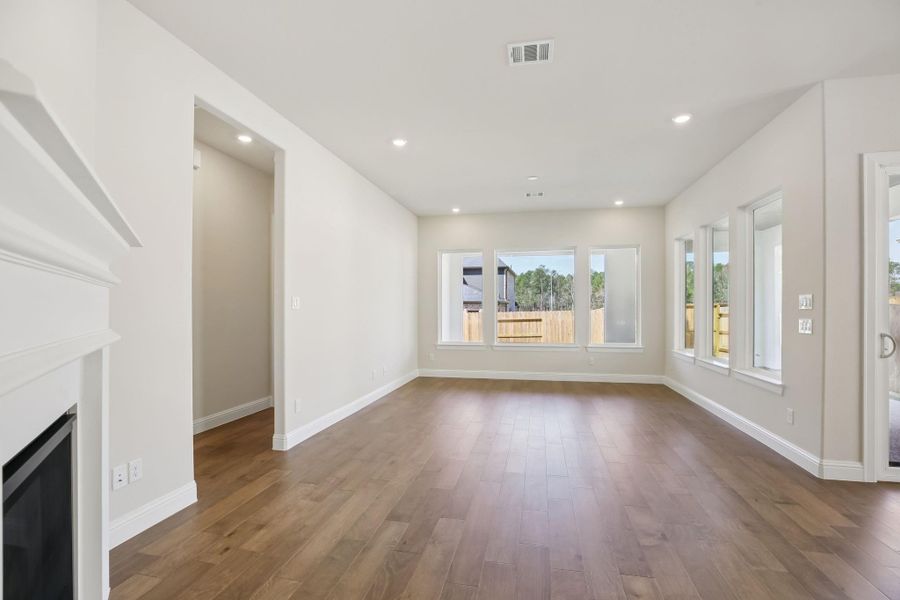 Spacious, unfurnished interior of a new home in Woodhavyn 50', Magnolia (Image 20).