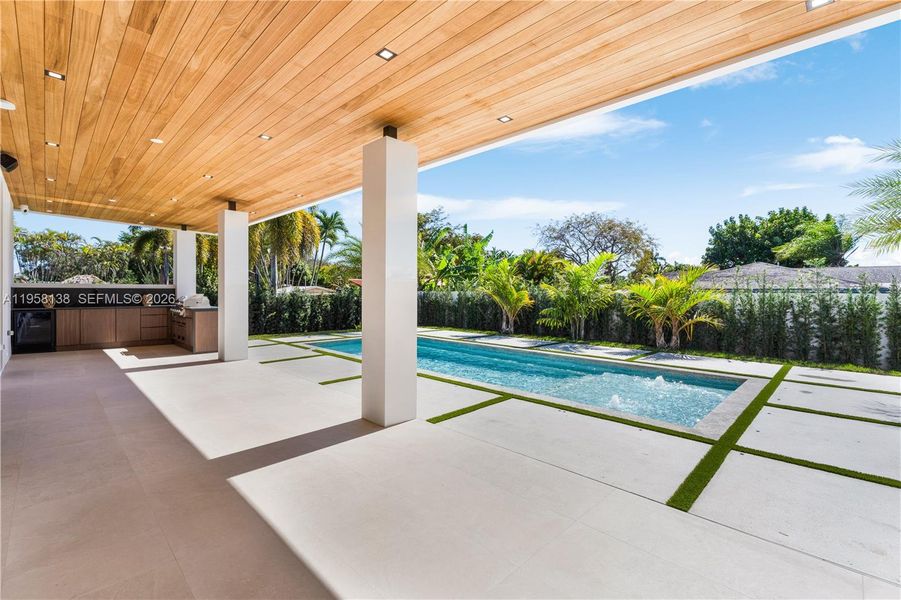 Exterior details and patio area of a home in , Miami (Image 31).