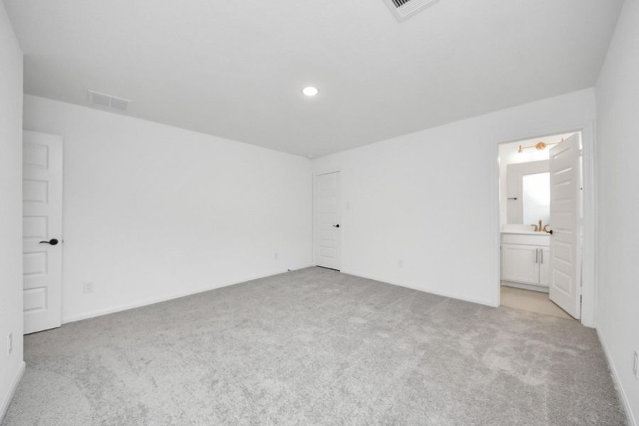 Spacious, unfurnished interior of a new home in Elyson, Katy (Image 21).