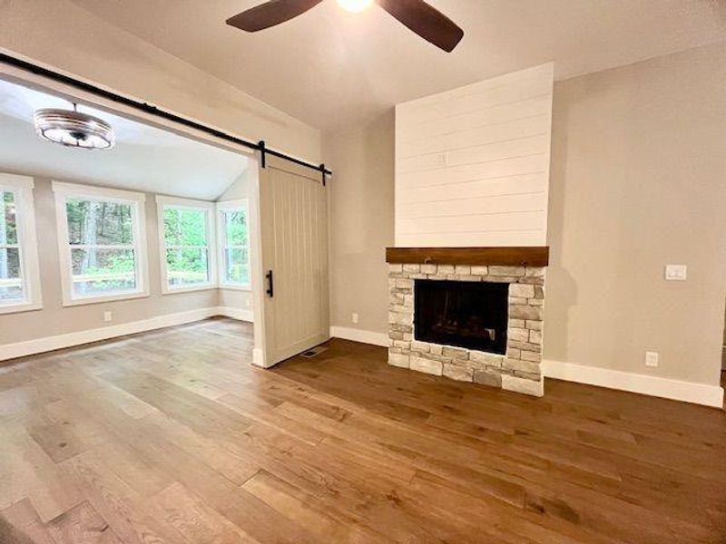 Spacious, unfurnished interior of a new home in , Waleska (Image 18).