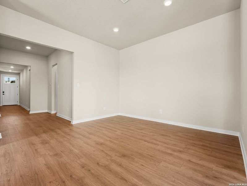 Spacious, unfurnished interior of a new home in Hunter's Ranch, San Antonio (Image 11). Spacious, unfurnished interior of a new home in Hunter's Ranch, San Antonio (Image 11).
