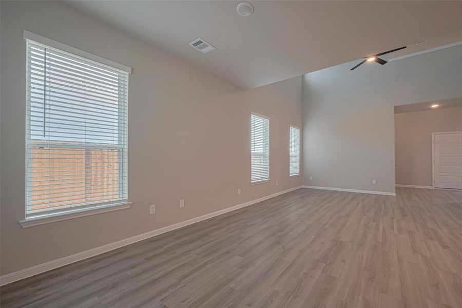 Spacious, unfurnished interior of a new home in La Segarra, Brookshire (Image 40).