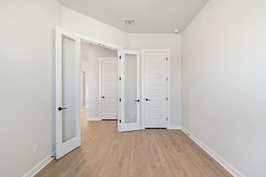 Spacious, unfurnished interior of a new home in Lariat, Liberty Hill (Image 15).