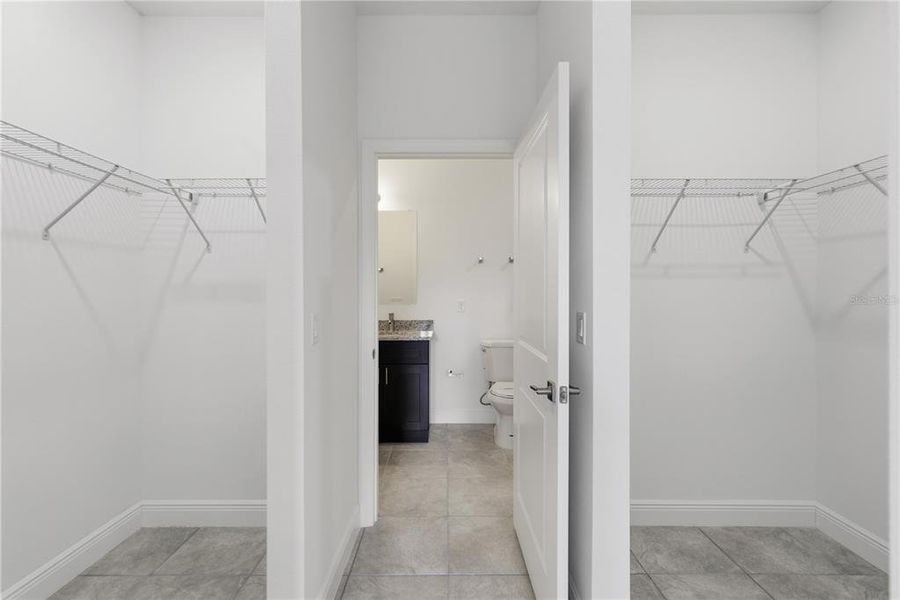 Spacious, unfurnished interior of a new home in , Ocala (Image 26).