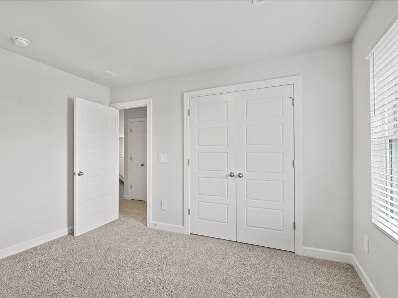 Spacious, unfurnished interior of a new home in Chatham Forest, Duncan (Image 18).