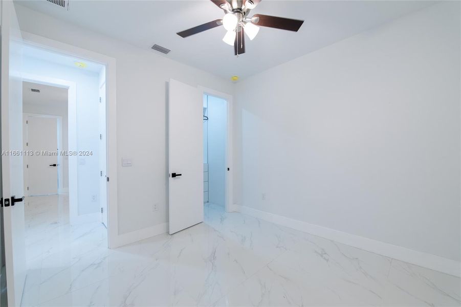 Spacious, unfurnished interior of a new home in , Cape Coral (Image 34).