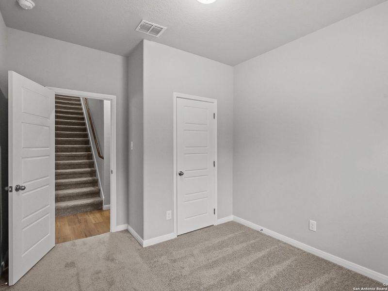 Spacious, unfurnished interior of a new home in Cedar Heights, San Antonio (Image 16).