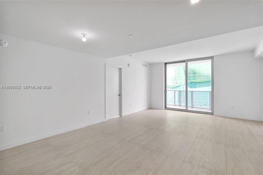 Spacious, unfurnished interior of a new home in , Miami (Image 12).