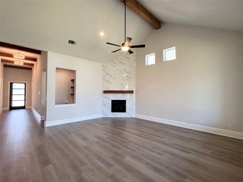 Spacious, unfurnished interior of a new home in Fulbrook on Fulshear Creek, Fulshear (Image 26).