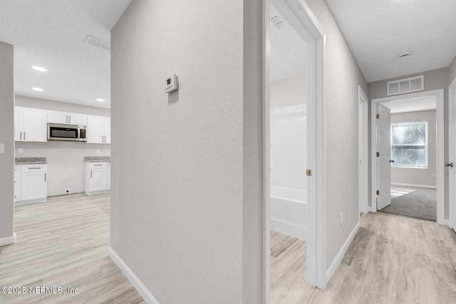 Spacious, unfurnished interior of a new home in , Jacksonville (Image 19).