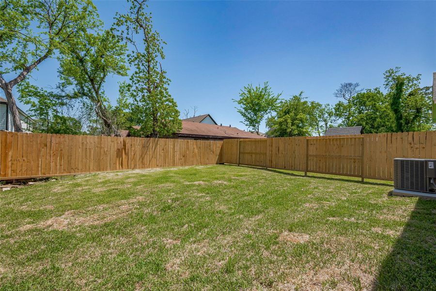 Exterior details and patio area of a home in , Houston (Image 32).