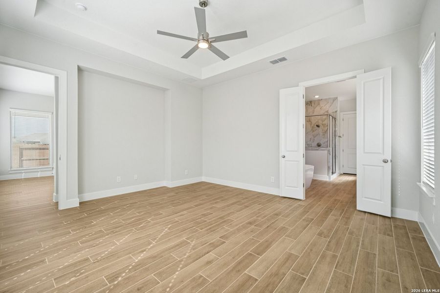 Spacious, unfurnished interior of a new home in Meyer Ranch, New Braunfels (Image 16).